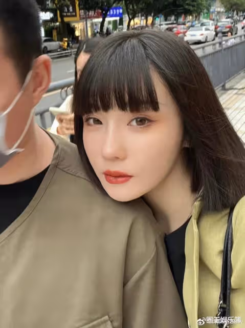 高曉松前妻再婚了？曬戒指高調認愛，自曝男方親自幫買私密用品