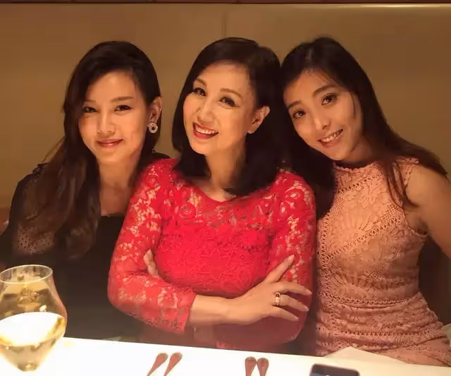 失婚又罹癌!資深女星「不向前夫伸手」拉拔2女兒長大 「創業慘賠卻拒裁員」45歲再婚:真愛來得剛剛好
