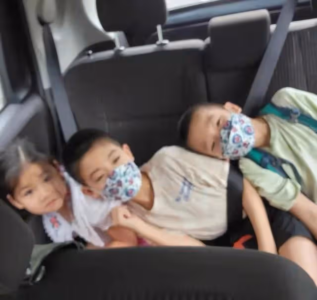 幸福！TVB視帝全家外出享受家庭樂，港姐太太打扮青春被贊好少女
