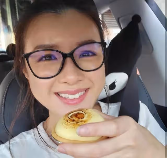 幸福！TVB視帝全家外出享受家庭樂，港姐太太打扮青春被贊好少女
