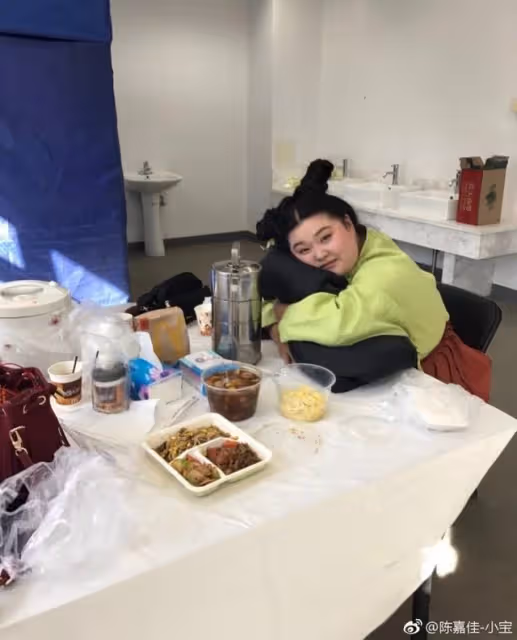 體重直逼300磅!前TVB女星為賺錢不惜犧牲健康,網友擔心其身體