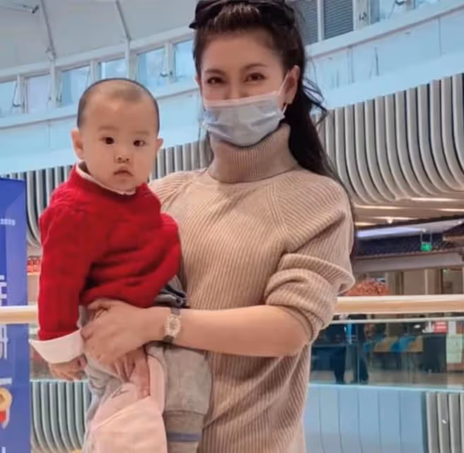 《愛情公寓》女星宣布生子!母子合影太溫馨,孩子生父身份成謎
