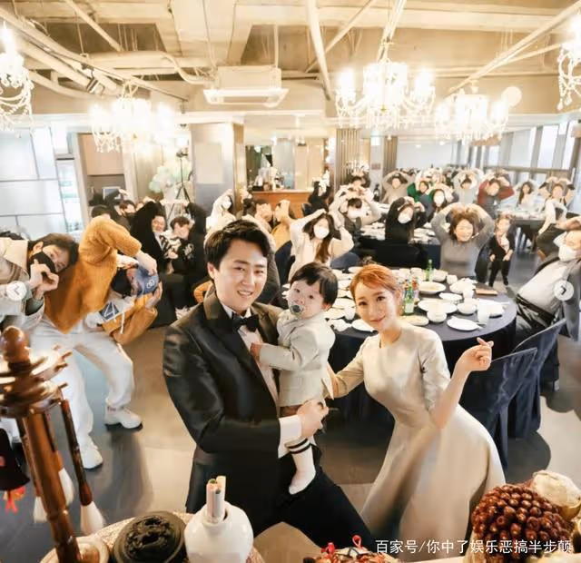 韓國女星安素美背15個月大女兒上台表演，只因無地方託付！