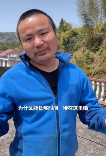 網紅牛愛芳開始賣課！與小春花一同教粉絲拍視頻，一堂課299元