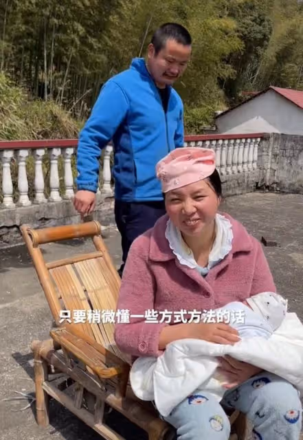 網紅牛愛芳開始賣課！與小春花一同教粉絲拍視頻，一堂課299元