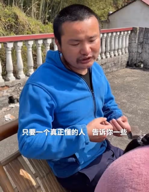 網紅牛愛芳開始賣課！與小春花一同教粉絲拍視頻，一堂課299元