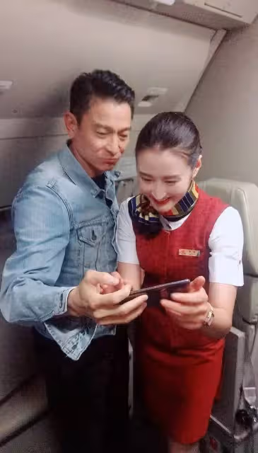 「劉德華太暖了！開心到爆炸！」又一個幸運女孩被劉德華照顧！
