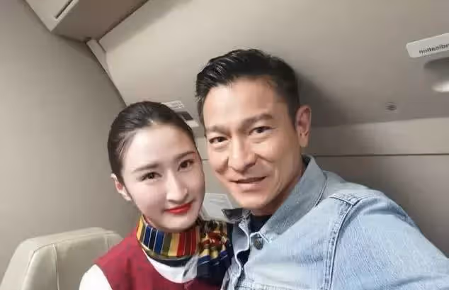 「劉德華太暖了！開心到爆炸！」又一個幸運女孩被劉德華照顧！
