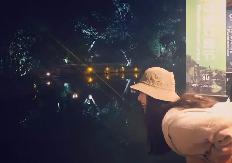 女星倪妮也追星，還是林青霞的小迷妹？65歲林青霞素顏依舊美