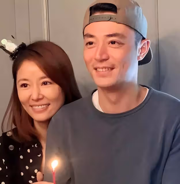 林心如曬與霍建華合照，素顏搞怪表情甜美動人，結婚6年很幸福