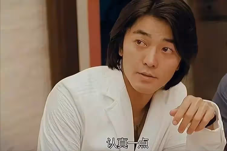 鄭伊健買豪宅給爸媽,請3名保姆照顧很孝順,結婚9年堅持不生娃,他說:陪伴是最好的孝順