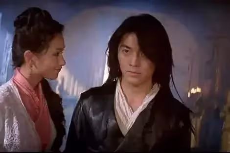 鄭伊健買豪宅給爸媽,請3名保姆照顧很孝順,結婚9年堅持不生娃,他說:陪伴是最好的孝順