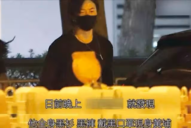 鄭伊健買豪宅給爸媽,請3名保姆照顧很孝順,結婚9年堅持不生娃,他說:陪伴是最好的孝順
