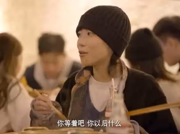 王菲大女兒「竇靖童」，節目中掩面流淚，情緒失控令人心疼，稱遺產交給弟妹