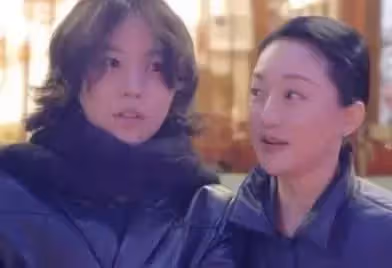 王菲大女兒「竇靖童」，節目中掩面流淚，情緒失控令人心疼，稱遺產交給弟妹