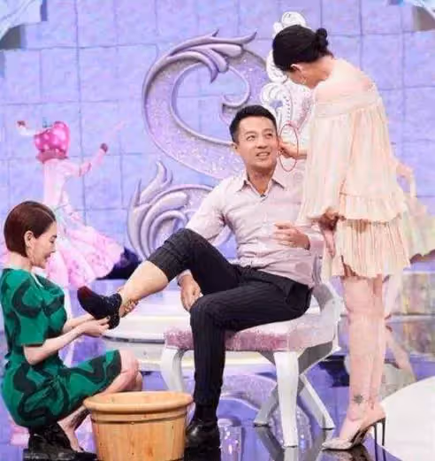 小S問汪小菲:先認識我還會娶大S嗎?汪小菲的回答,夠我笑十年