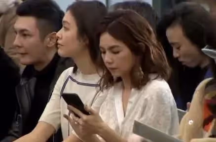 Ella「未修圖」照片曝光,臉部下垂顯老不少,網友:歲月不饒人啊!!