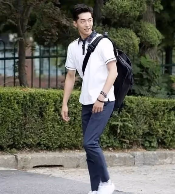 曾一年四季只有大碗面吃的他，是如何成長為大熱演員的呢？