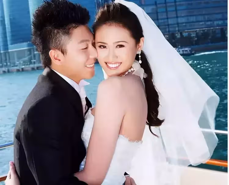 20歲時愛上14歲的她，用7年時間陪她長大　如今兒女雙全「一家四口超幸福」