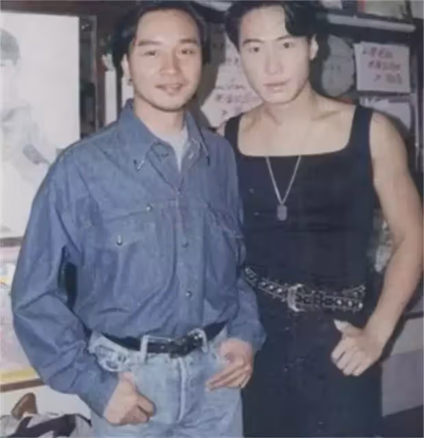 為前妻花了7億，離婚後做自己，娶女助理恩愛5年零緋聞