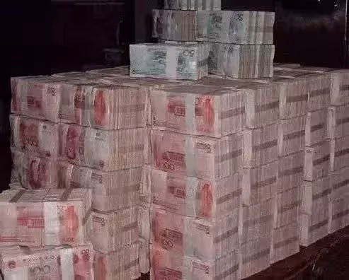 老人中了500萬,沉思一夜決定全給女兒,其他人都蒙了