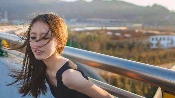 為得到我和老公的拆遷款，嫂子不惜一切爬上我老公的床