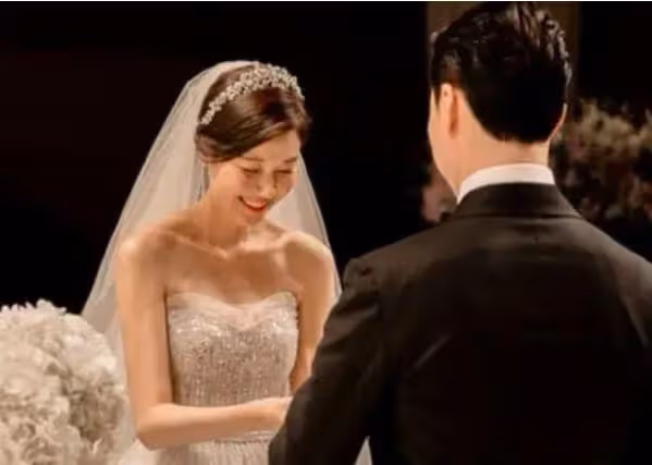 金荷娜:與權相宇合作走紅,36歲嫁圈外富豪,結婚6年恩愛如初