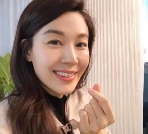 金荷娜:與權相宇合作走紅,36歲嫁圈外富豪,結婚6年恩愛如初
