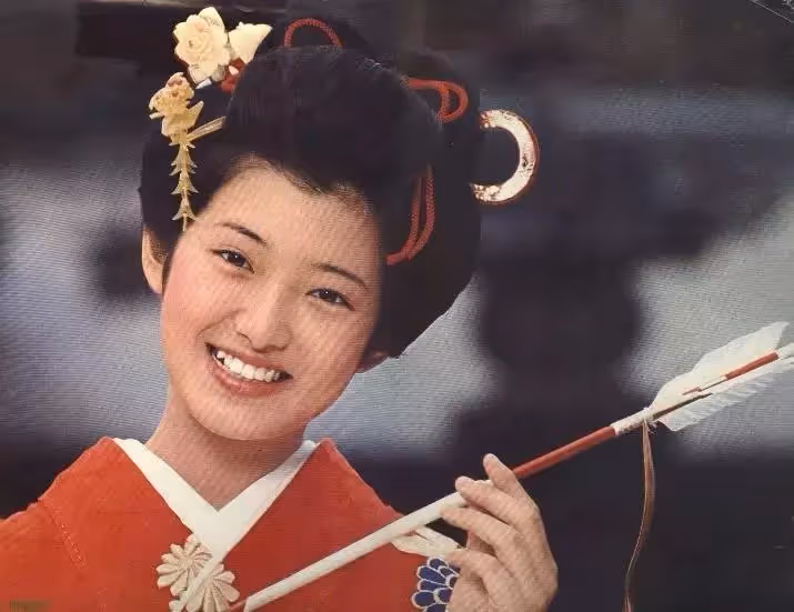 63歲的山口百惠升級做奶奶:美貌褪去盡顯富態,傳奇人生無法復制!