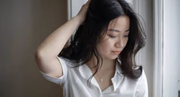 訂婚那天，我發現老公出軌，他在我身上索取時我欣然拒絕