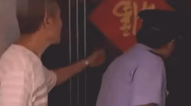 樓上住著一對奇葩夫婦，他們害死我的狗後，我展開瘋狂的報復