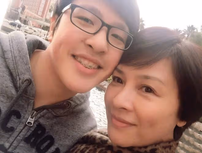 48歲蘇瑾近況,當紅時遠嫁國外卻離婚收場,單身多年已低調復出