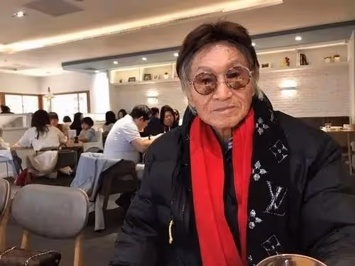 著名主持人安樂死全程:在家人陪伴下喝下毒藥,躺兒子懷中離世 !