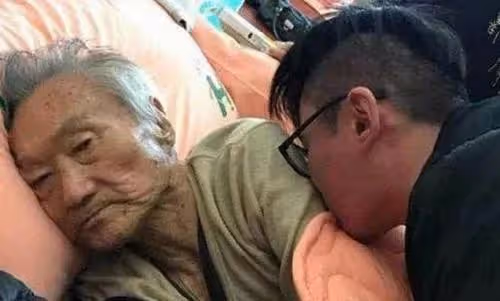 著名主持人安樂死全程:在家人陪伴下喝下毒藥,躺兒子懷中離世 !