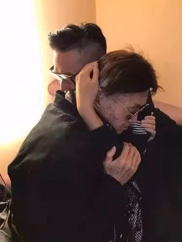 著名主持人安樂死全程:在家人陪伴下喝下毒藥,躺兒子懷中離世 !