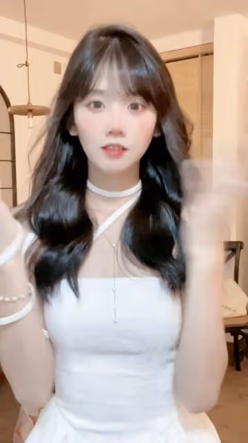 井川里予:靠顏值兩個月圈粉千萬,素顏照曝光卻被嘲翻版喬碧蘿
