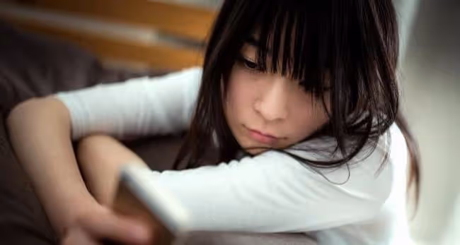 老公每天喂我喝藥，然後去隔壁和別的女人歡愛，發出瘋狂叫聲