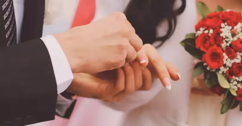 新婚夜，婆婆要求婚房不關門，兒媳：這麼想留門，不如你來一起睡