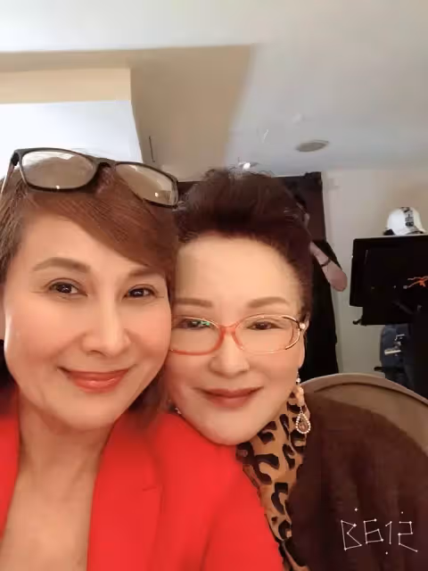 為愛女隱退13年！向娃心寒「最好的全給她」卻被吼：是妳逼我的　學著放手「強忍淚水相擁」：女兒終長大