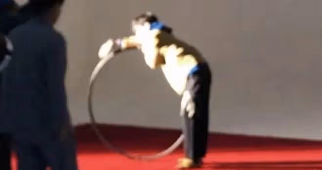 谷愛凌最新美照釋出惹人愛,自曝拍攝花絮,被青蛙尿一手滿臉震驚
