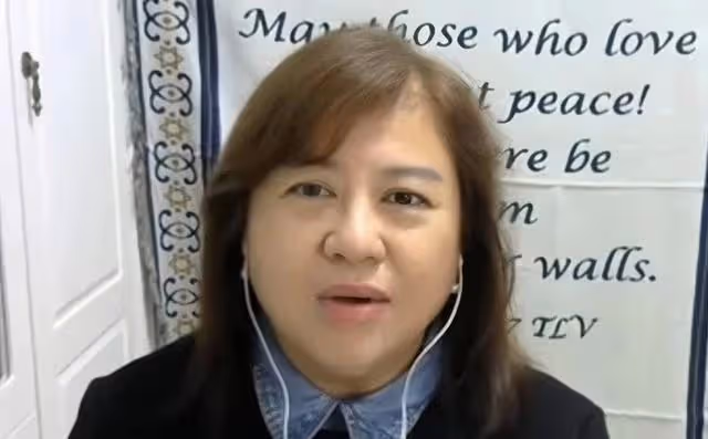 香港知名女星罕見現身!女兒不幸患血癌,超50歲高齡拿到碩士學位