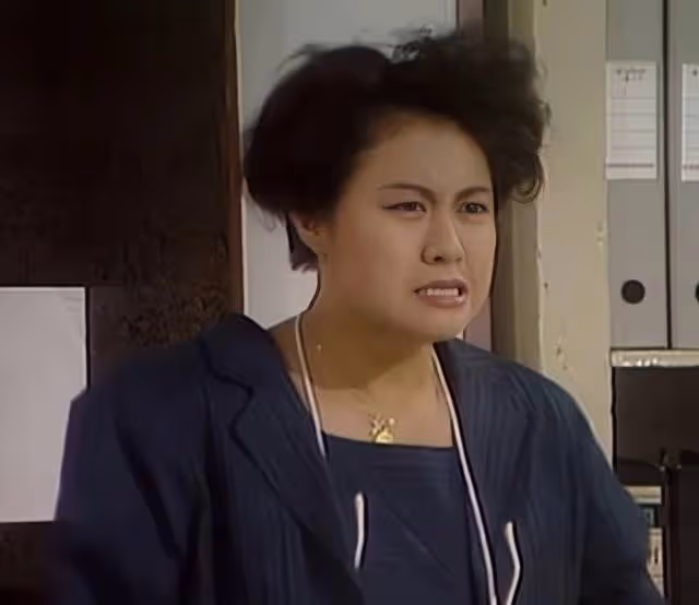 香港知名女星罕見現身!女兒不幸患血癌,超50歲高齡拿到碩士學位