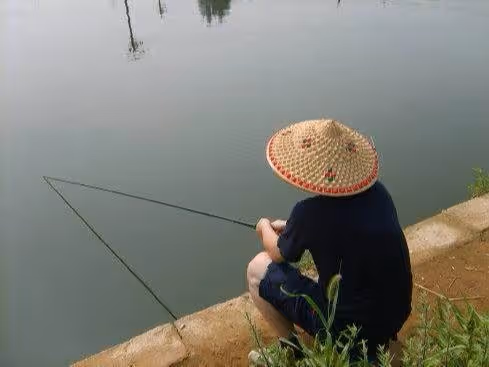 兩女子同時出嫁，一個生倆兒子，一個生倆女兒，多年後差距明顯