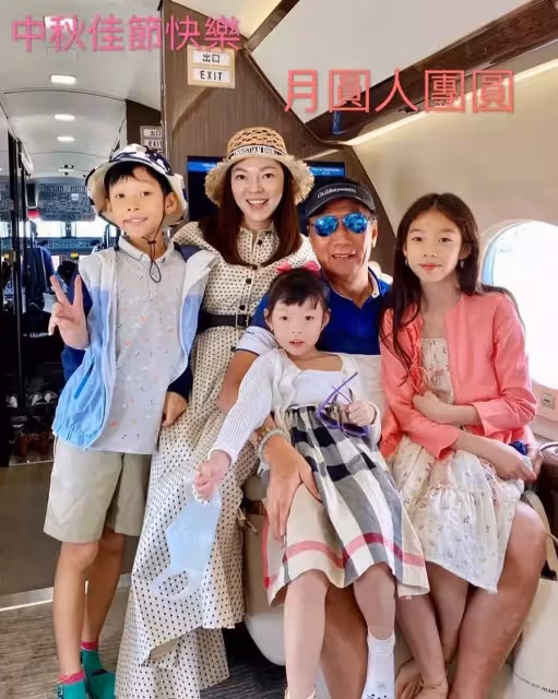 富士康老闆娘一家度假！曾馨瑩「罕素顏」暴露顏值短板，三個娃似郭台銘翻版：滿滿豪門風