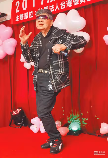 帕金森氏症纏身！81歲男星「4棟房全賣掉」苦籌醫藥費　2年零收入「養子不管不顧」：財產拿來再說