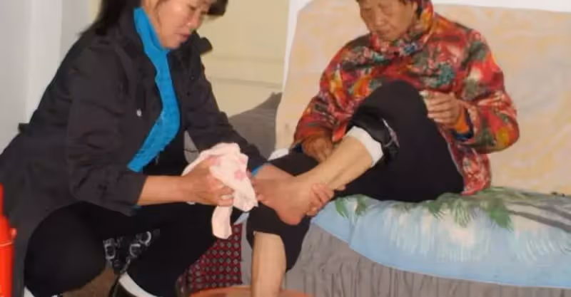 婆婆來養老，一周之後，妻子直接提出離婚：不耽誤你們娘倆幸福