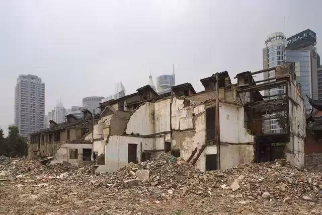 當年父親拋棄了母親,20年後,母親卻讓小三的兒子入了戶口