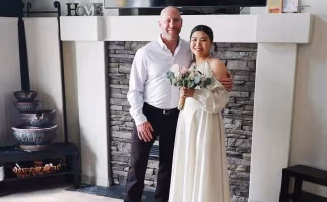 霸氣反擊!香港知名歌手自揭結婚被批豬扒,其外形多次遭網友攻擊