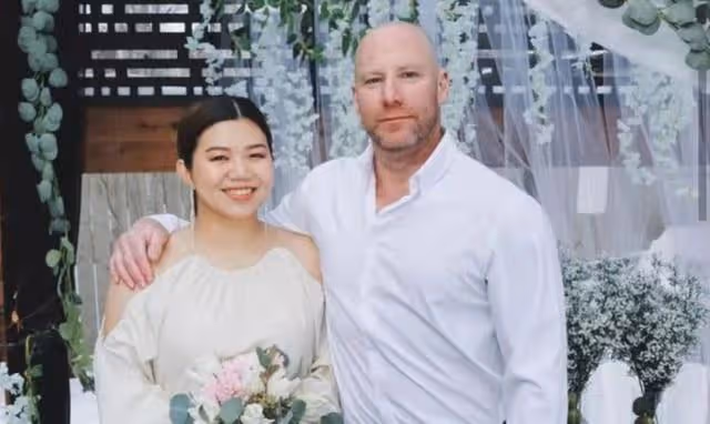 霸氣反擊!香港知名歌手自揭結婚被批豬扒,其外形多次遭網友攻擊