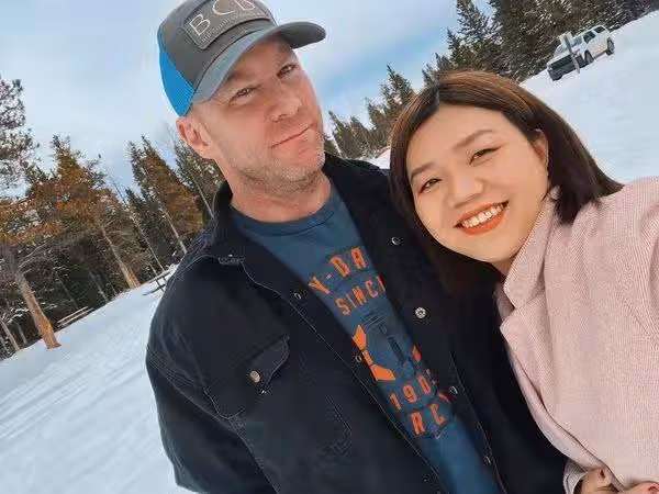 霸氣反擊!香港知名歌手自揭結婚被批豬扒,其外形多次遭網友攻擊